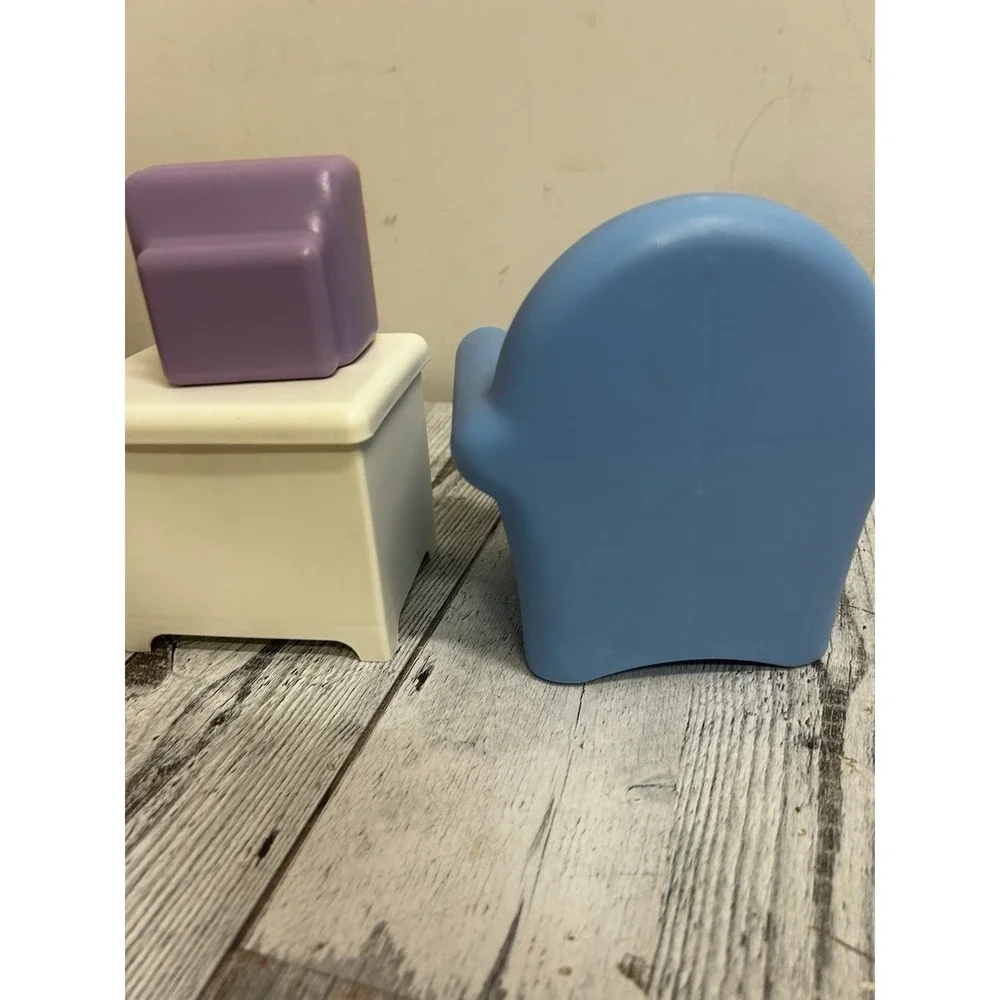 Vintage Little Tikes My Size Barbie Doll House Living Room Chair Tv Stand Pillow